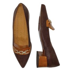 Chie Mihara - Loafer i brun og camel med guldspnde og lille hl - Jamay