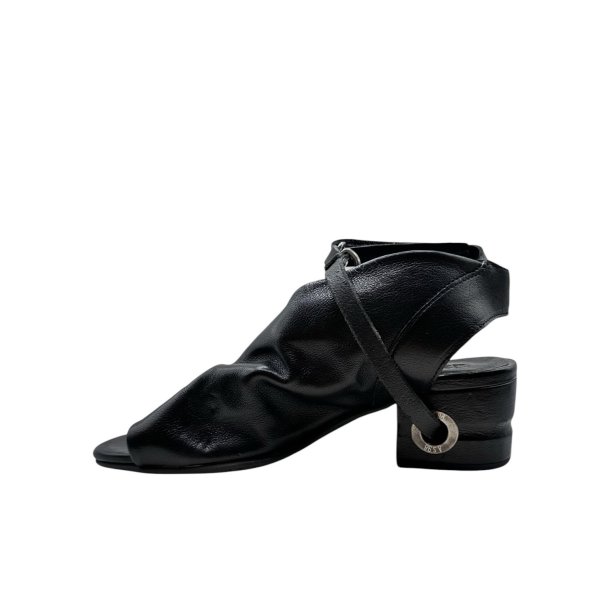 Airstep - Sandal i sort med ankelrem og moderat h�l 