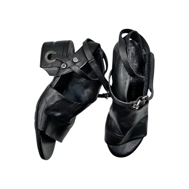 Airstep - Sandal i sort med ankelrem og moderat h�l 