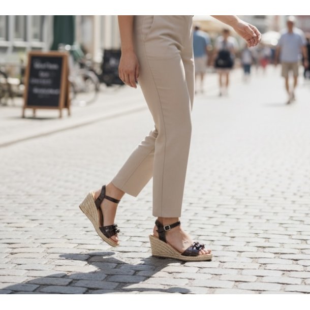 Billi Bi - Espadrillos med kileh�l i brun lak med sl�jfer - A9733