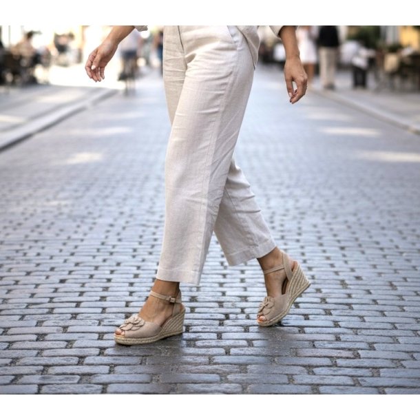 Billi Bi - Espadrillos i beige med blomst og kileh�l - A8604