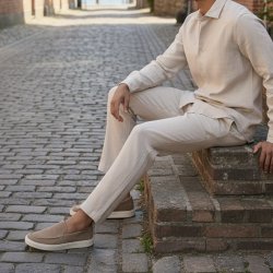 TGA By Ahler - Slip-on sko i sandfarvet ruskind og hvid s�l - 306