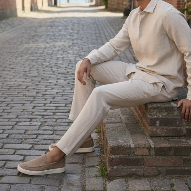 TGA By Ahler - Slip-on sko i sandfarvet ruskind og hvid s�l - 306