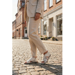 Airstep - Flad sandal i r�hvid med remme og sp�nder