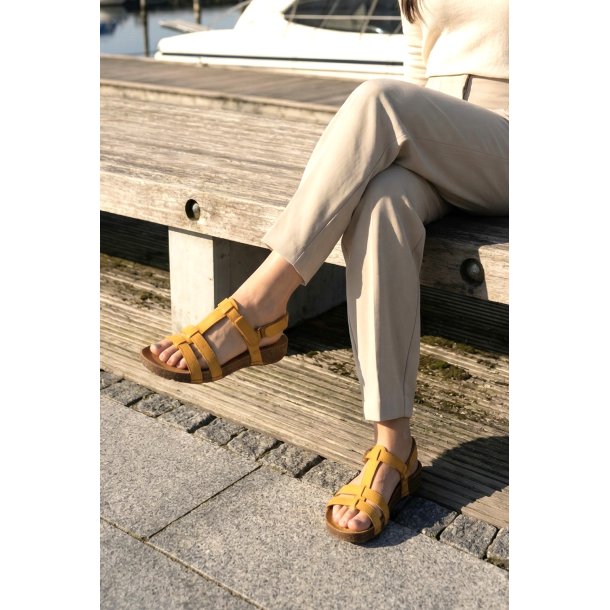 Art - Flad sandal i gul nubuck - 0946