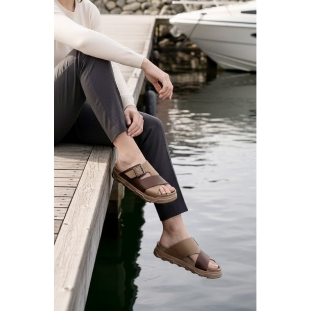 Lofina - Slippers i gr�brun og sand med sp�nde - 9624
