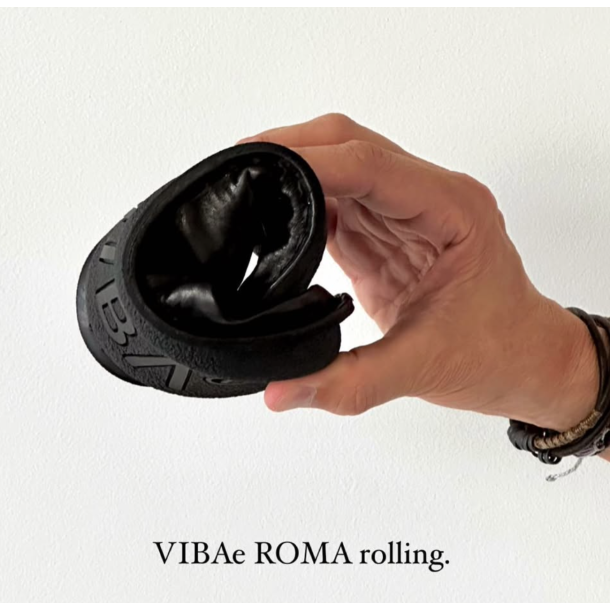 VIBAe - Slippers i sort flettet skind - Roma Woven