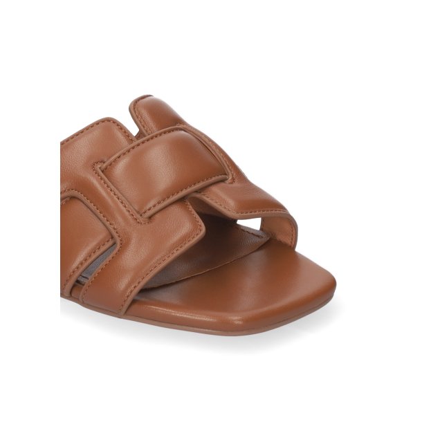 Bibi Lou - Flad slippers i cognac med grov flet