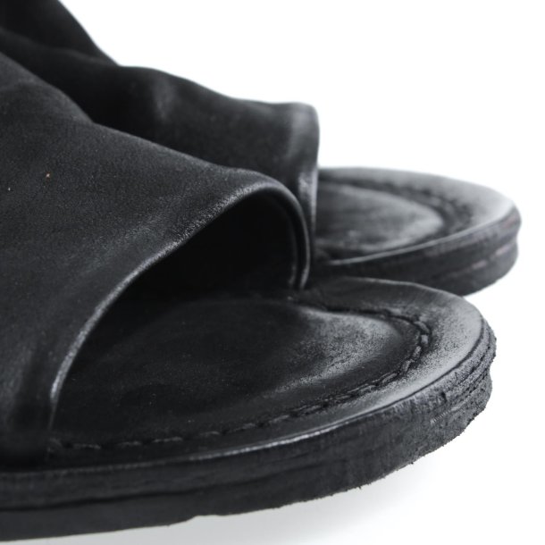 Airstep - Flad sandal i sort med lynl�s