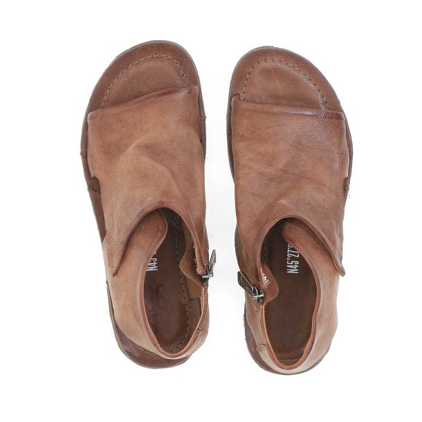 Airstep - Flad sandal i cognac med lynl�s
