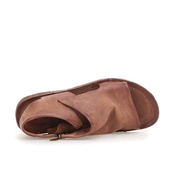 Airstep - Flad sandal i cognac med lynl�s