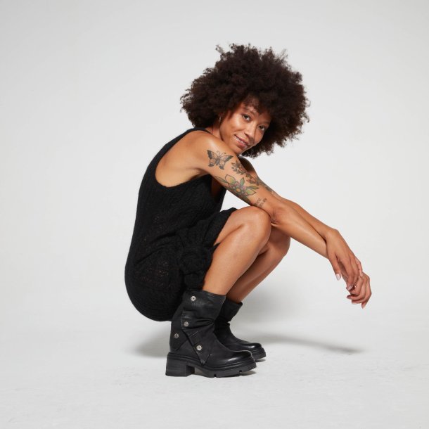 Airstep - Stvlette i sort med slag og slv-detaljer