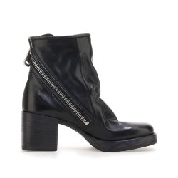 Airstep - Stvlette i sort med nitter, plateau og hl 