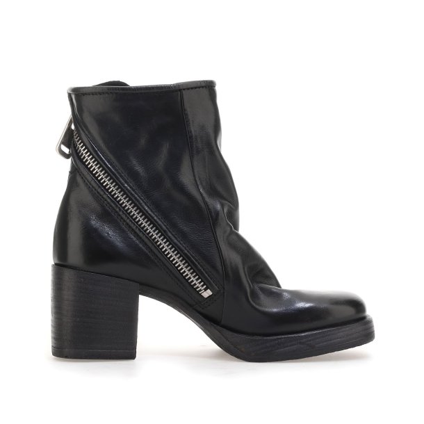 Airstep - Stvlette i sort med nitter, plateau og hl 