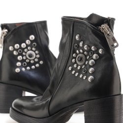 Airstep - Stvlette i sort med nitter, plateau og hl 