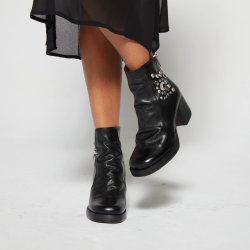 Airstep - Stvlette i sort med nitter, plateau og hl 