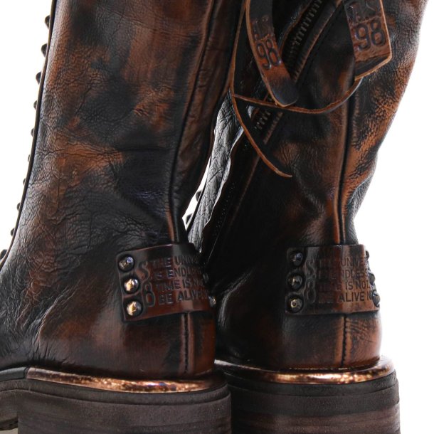 Airstep - Stvlette i flammet brun med sm nitter 