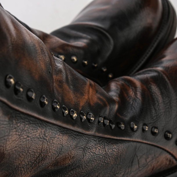 Airstep - Stvlette i flammet brun med sm nitter 