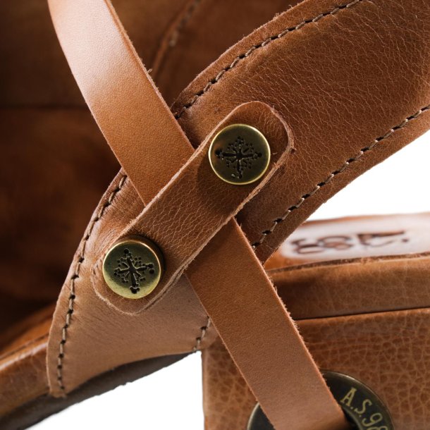 Airstep - Sandal i camel med ankelrem og moderat h�l 