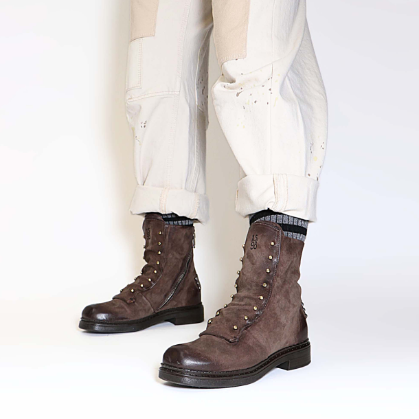 Airstep - St�vlette i brun ruskind med sm� nitter 