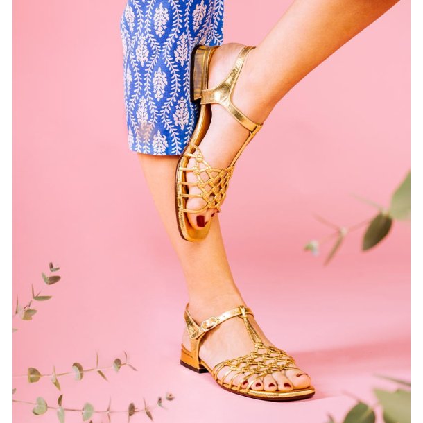 Chie Mihara - Flad guldsandal i hndflettet skind - Tante
